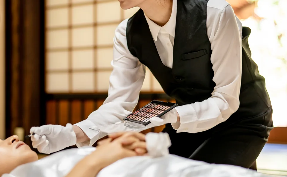 寄居町の家族葬で別料金になりやすいラストメイク。故人さまのお顔を整える処置