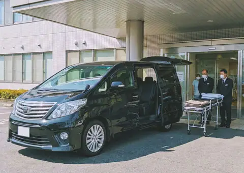 神奈川県の病院に、ご遺体のお迎えに行く寝台車
