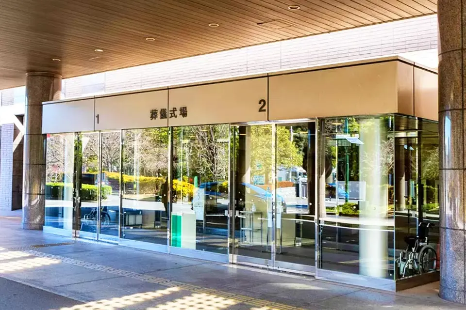 臨海斎場のエントランス