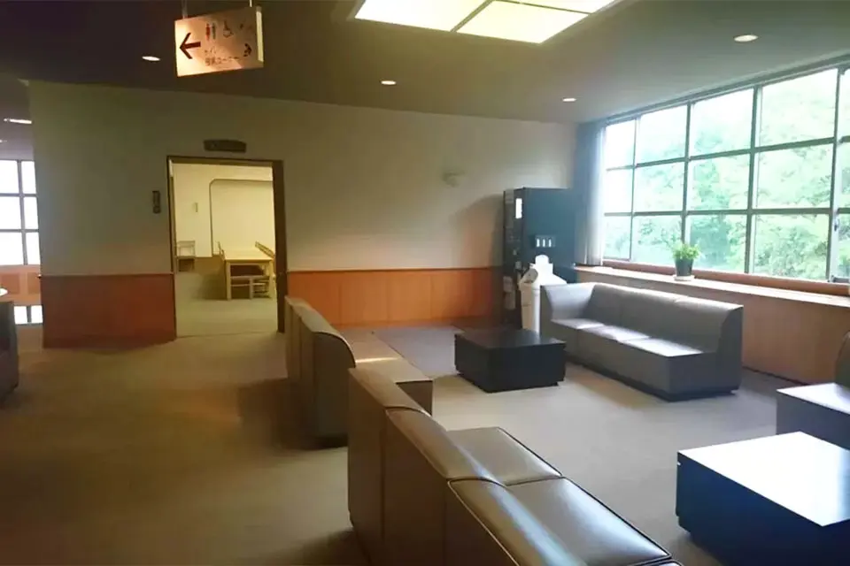 相模原市営斎場の待合所