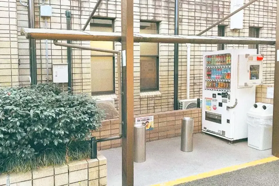 横浜市戸塚斎場の喫煙所